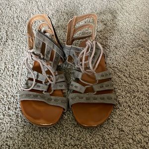 Maurice’s Womens Sandals Size 10